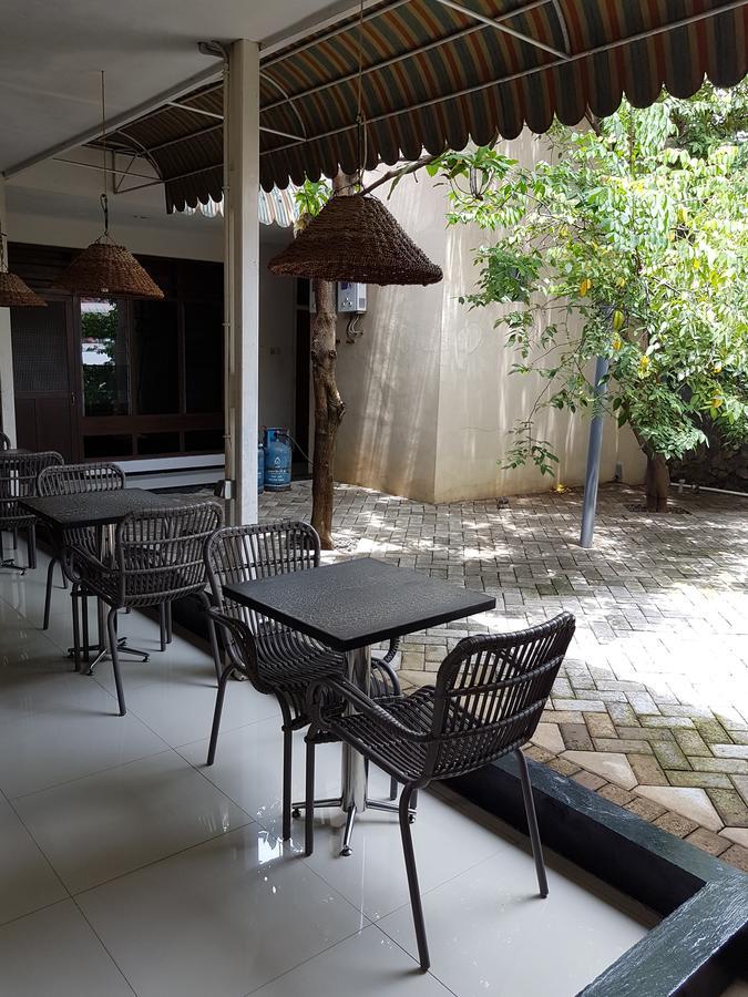 Krowi Inn Surabaya Ngoại thất bức ảnh