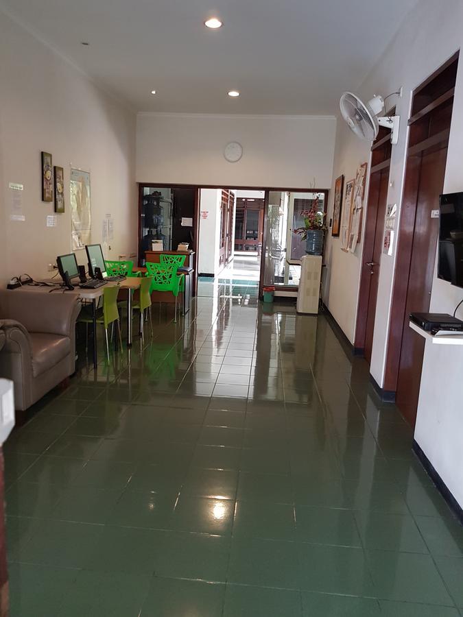 Krowi Inn Surabaya Ngoại thất bức ảnh