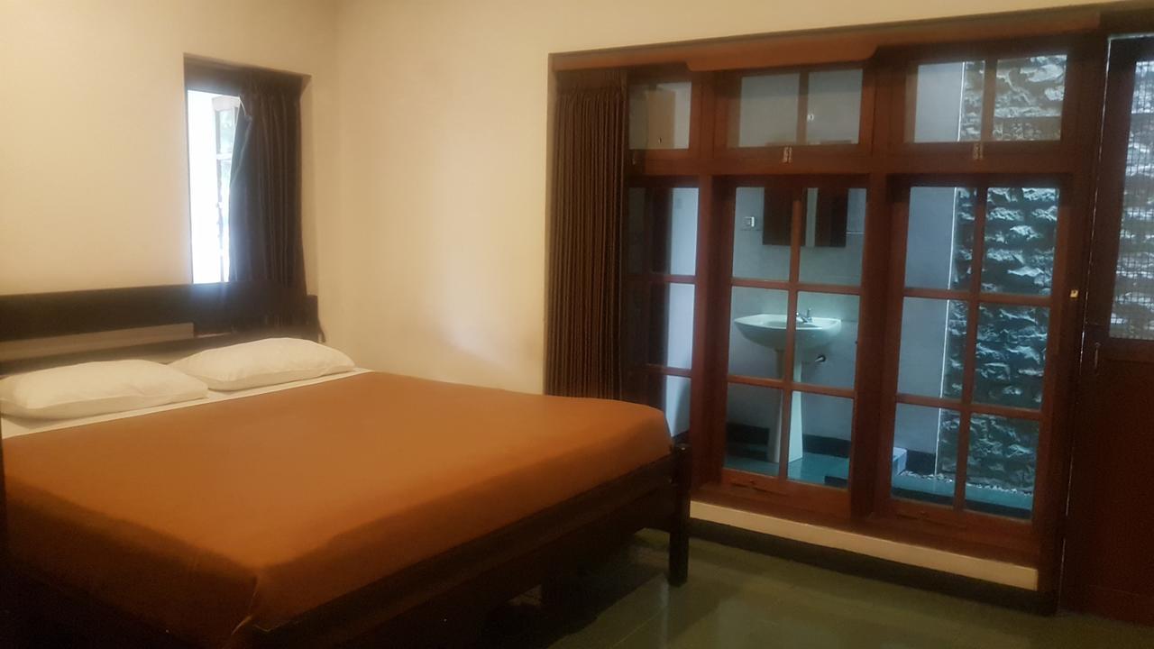 Krowi Inn Surabaya Ngoại thất bức ảnh