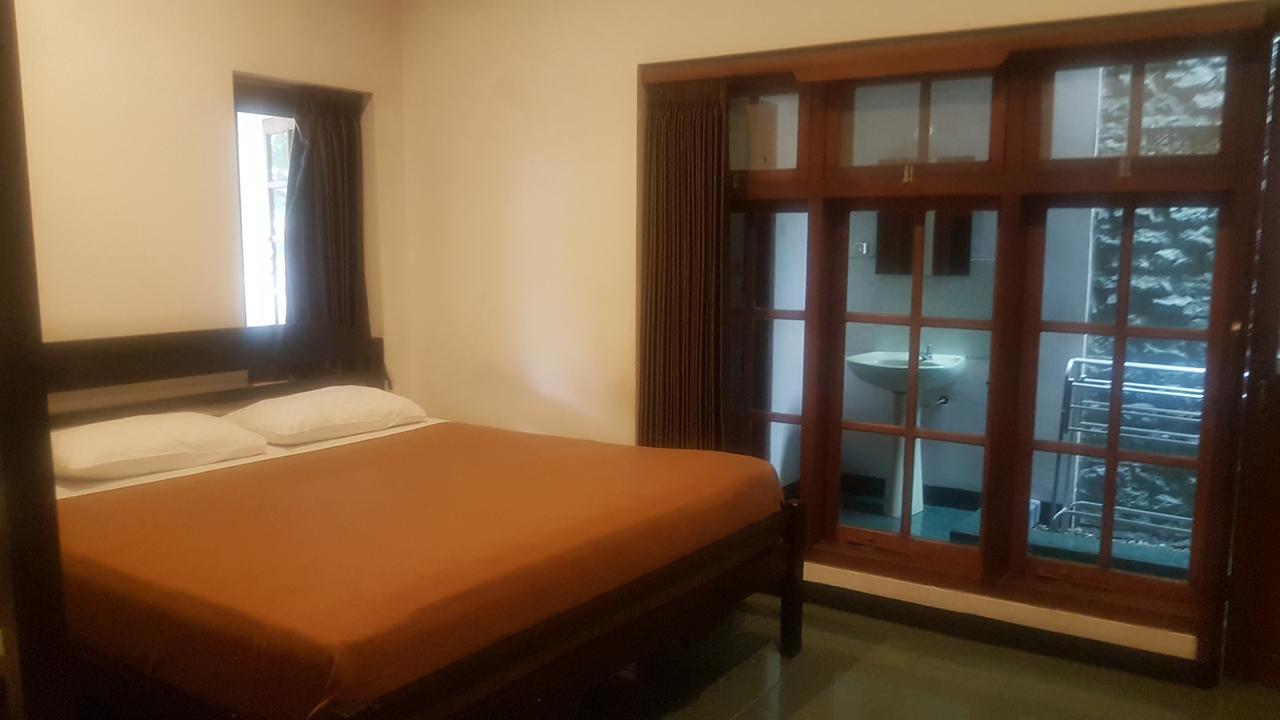 Krowi Inn Surabaya Ngoại thất bức ảnh